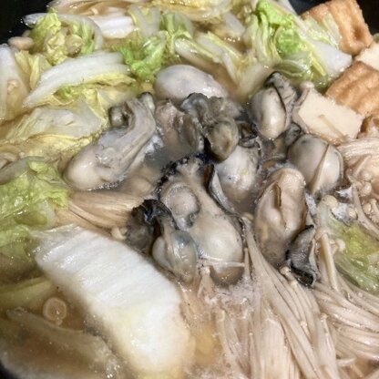 こんばんは〜
丁度、牡蠣を買ってあったので作りました。
鍋いいですねー（╹◡╹）
牡蠣のお出汁も出て、美味しく頂きました。